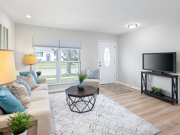4th image of 1309 N Green Meadows Blvd