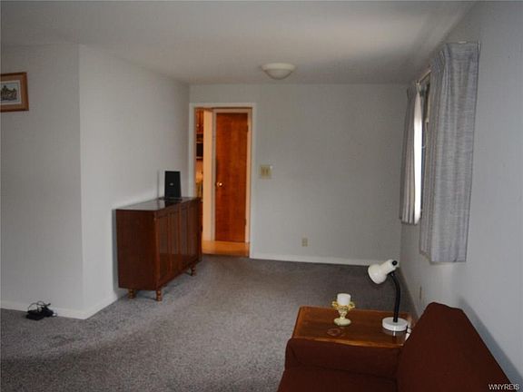 5th image of 232 Pinewoods Ave
