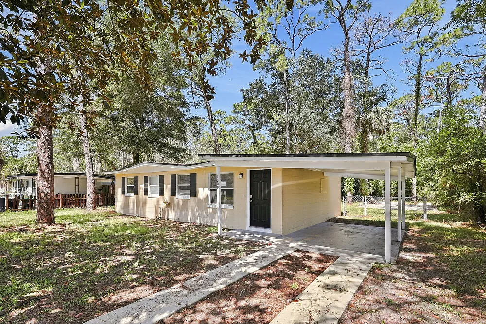3 bed, 1.5 bath, 888 sqft, $1,270 — Photo 3