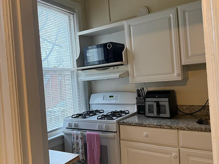 1305 Potomac St NW #102 — Photo 9