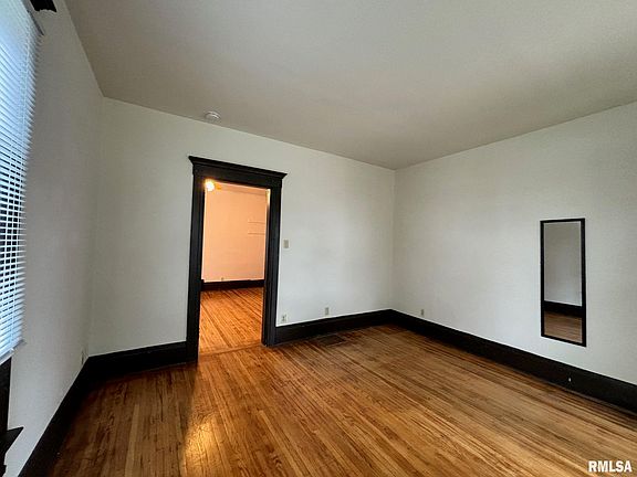 3rd image of 1038 N 1st St