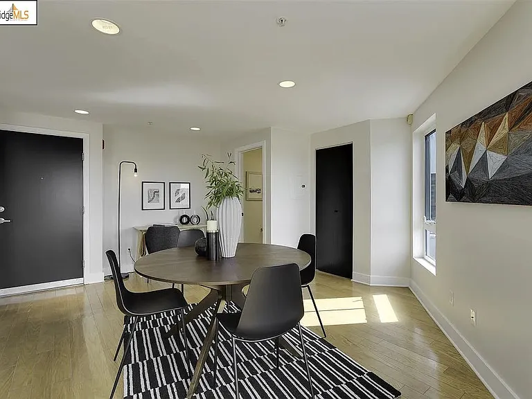 675 8th St #17 — Photo 11
