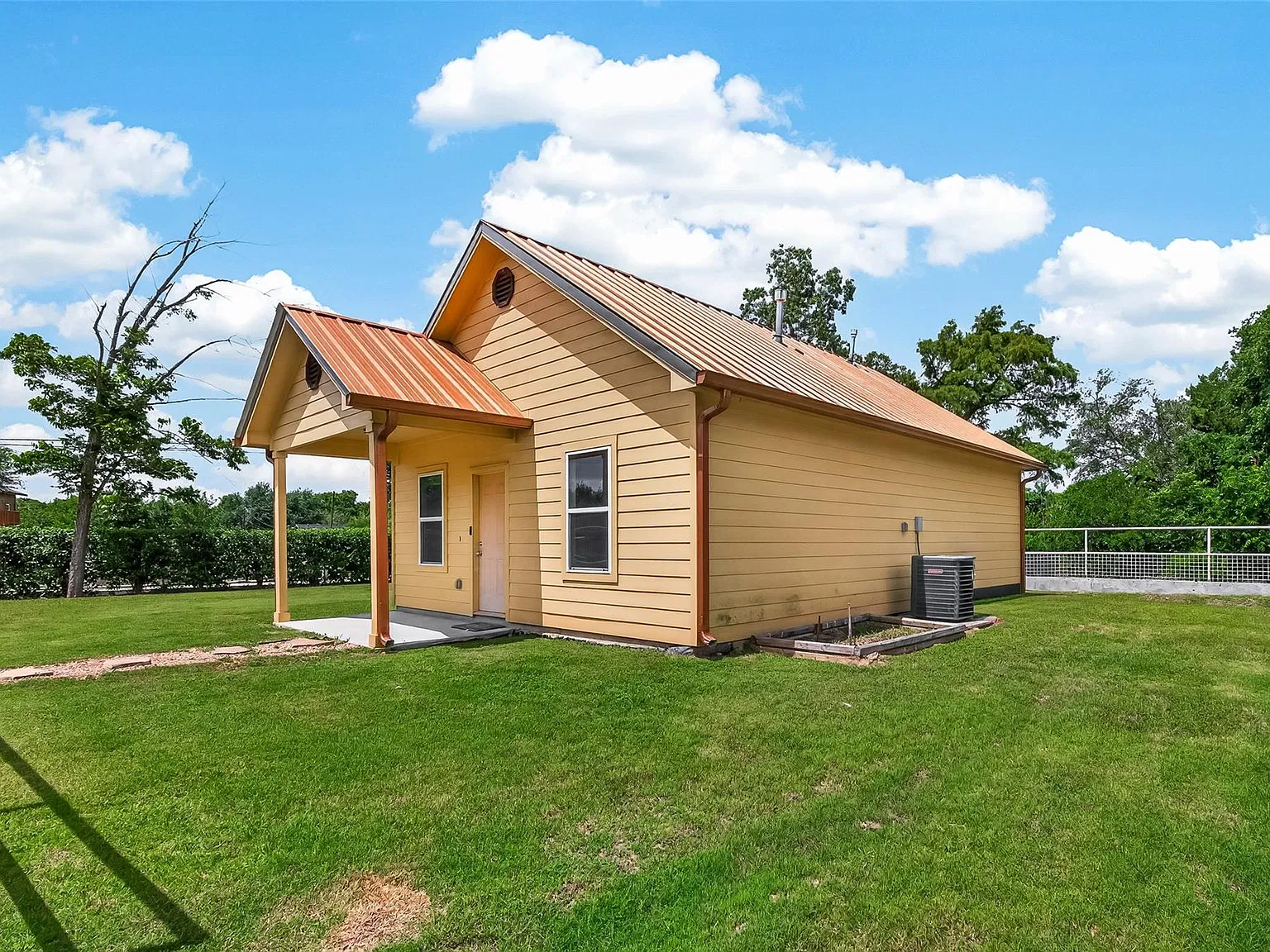 2 bed, 1.0 bath, 820 sqft, $1,500 — Photo 4