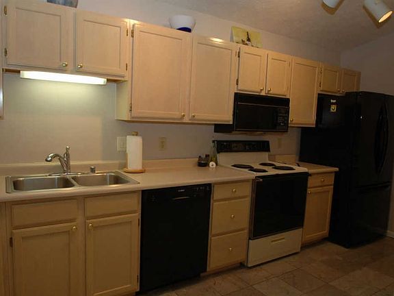 5th image of 830 Carrington Pl APT 205