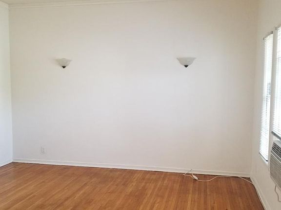 4th image of 130 N Sweetzer Ave #134-1/2