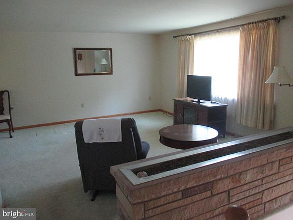 4th image of 14 Leon Dr