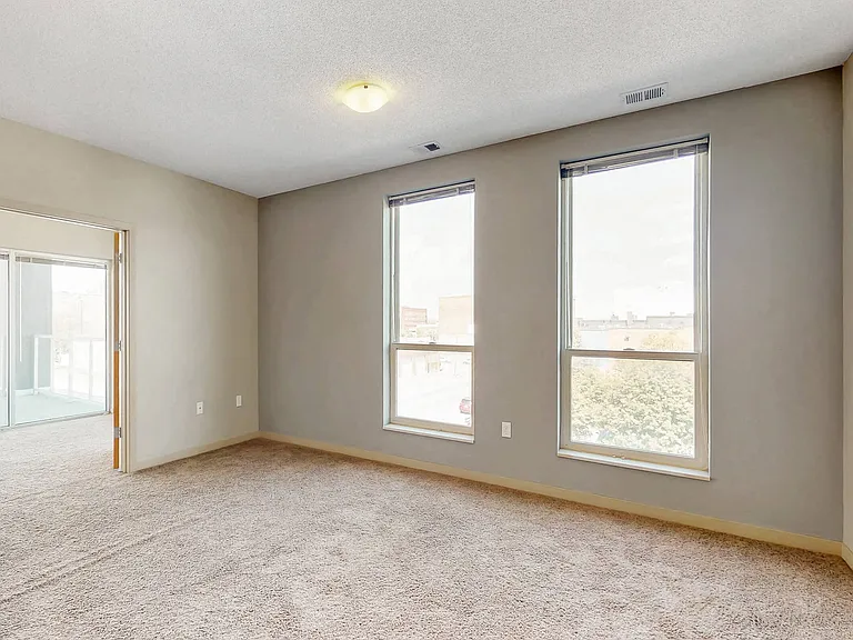 L14 Flats — Photo 60