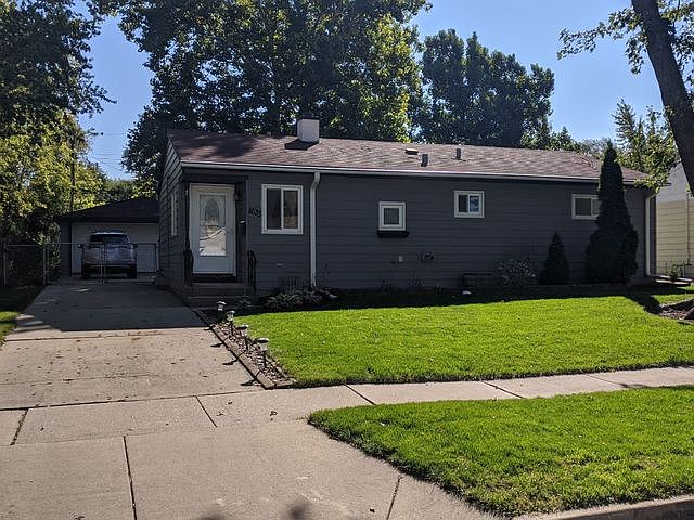 1st image of 1633 Charles Dr