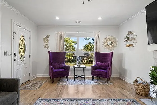E 17th Pl S — Photo 8