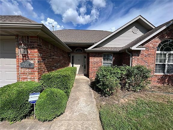 3rd image of 2880 N Bluegrass Pl