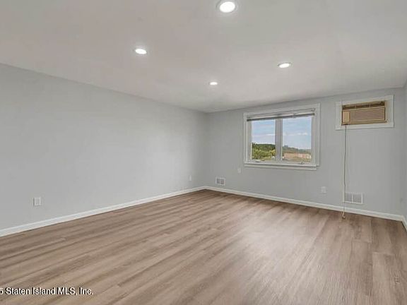 5th image of 27 Geyser Dr Floor 2