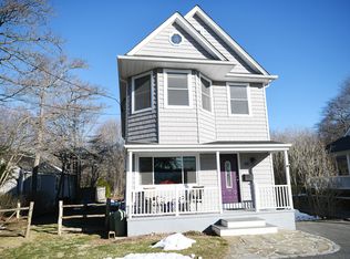 45 Smith St, Greenlawn, NY 11740