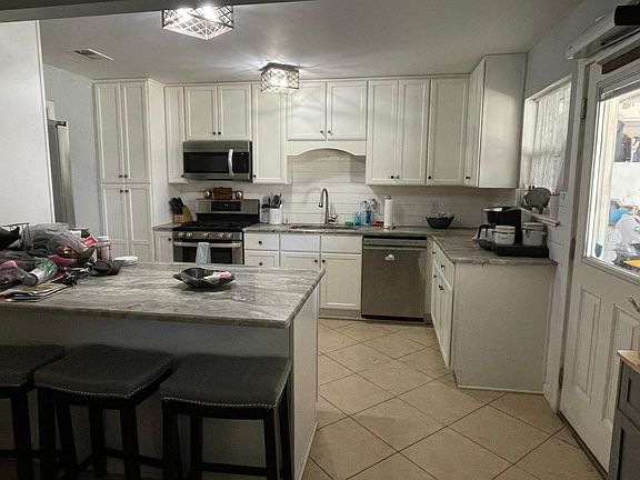 3rd image of 1014 Augustine Dr