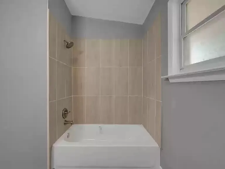 360 Chicago Ave — Photo 10