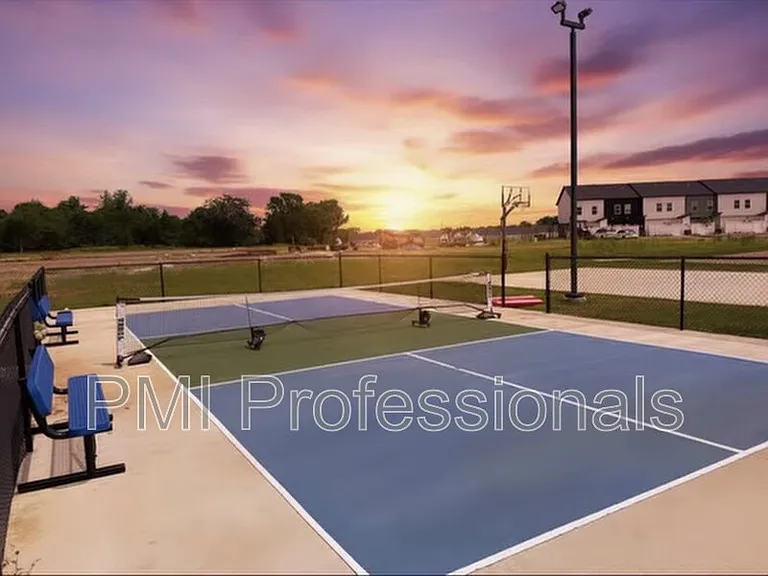 1403 Rebecca Johns Dr — Photo 16