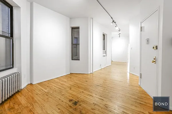 Rented by Bond New York | media 9