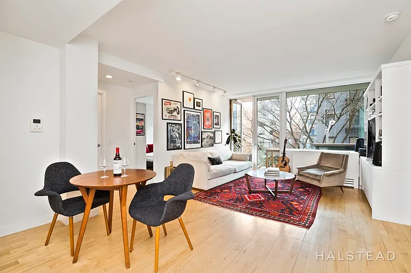 631 E 9th St APT 3A photo 1