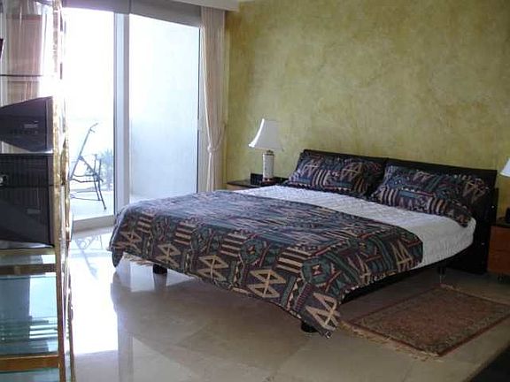 5th image of 19111 Collins Ave APT 602