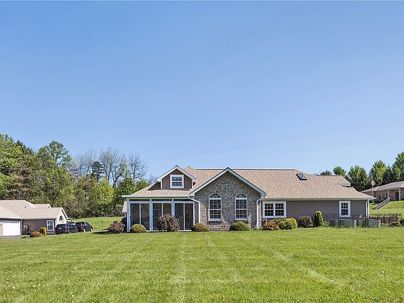 2nd image of 525 Kelly Blvd