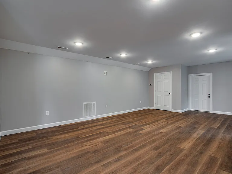 217 Kenneth St — Photo 23