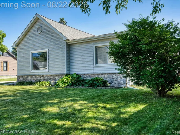 134 2nd St, Metamora, MI 48455
