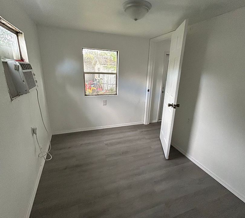 1st image of 2940 Dover Ln