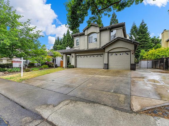 3rd image of 143 Elkins Cir