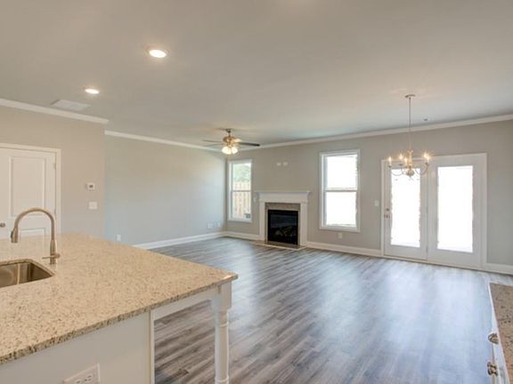 4th image of 958 Nash St