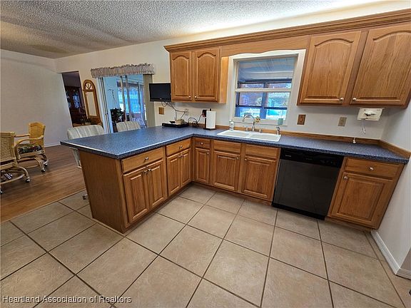 4th image of 2520 W Greenlawn Rd