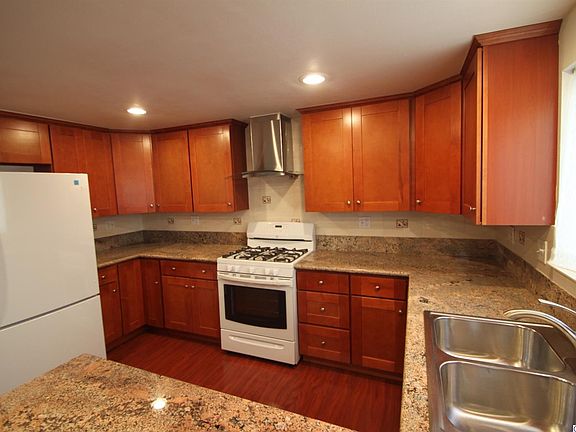 4th image of 304 N Alhambra Ave APT B
