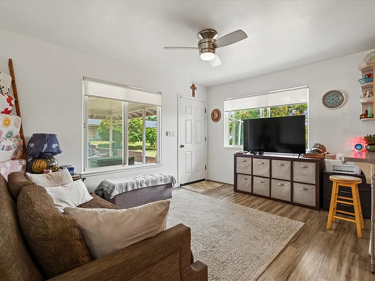 222 Hiolani St — Photo 4