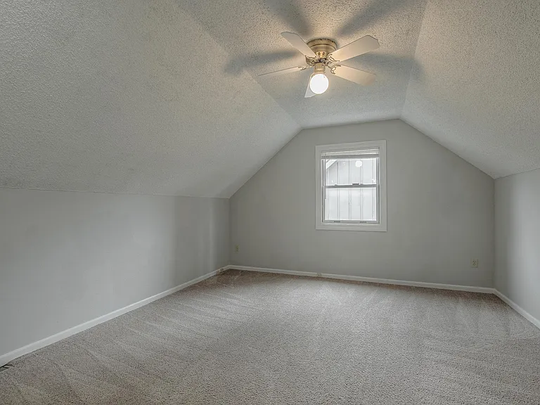 Fifth bedroom or a perfect home office.