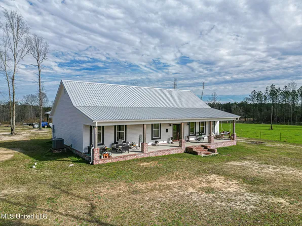 16 Three Ponds Dr, Poplarville, MS 39470