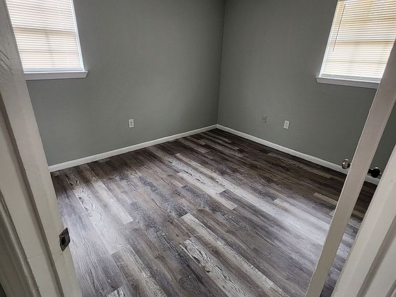 5th image of 414 W Stevens Cir