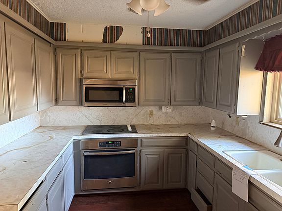 2nd image of 2412 Lockwood St
