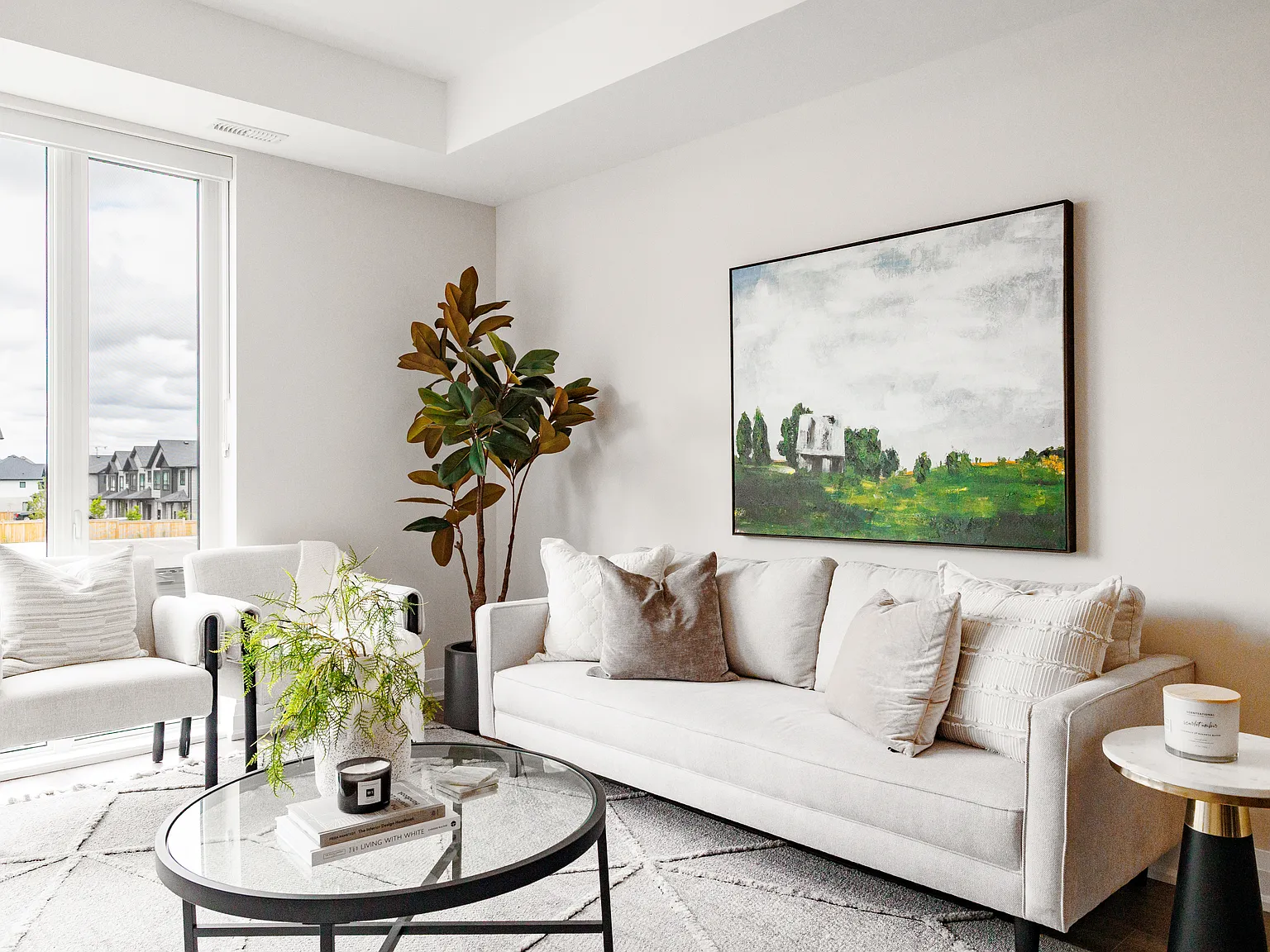 660 Sunningdale Road East London — Photo 4