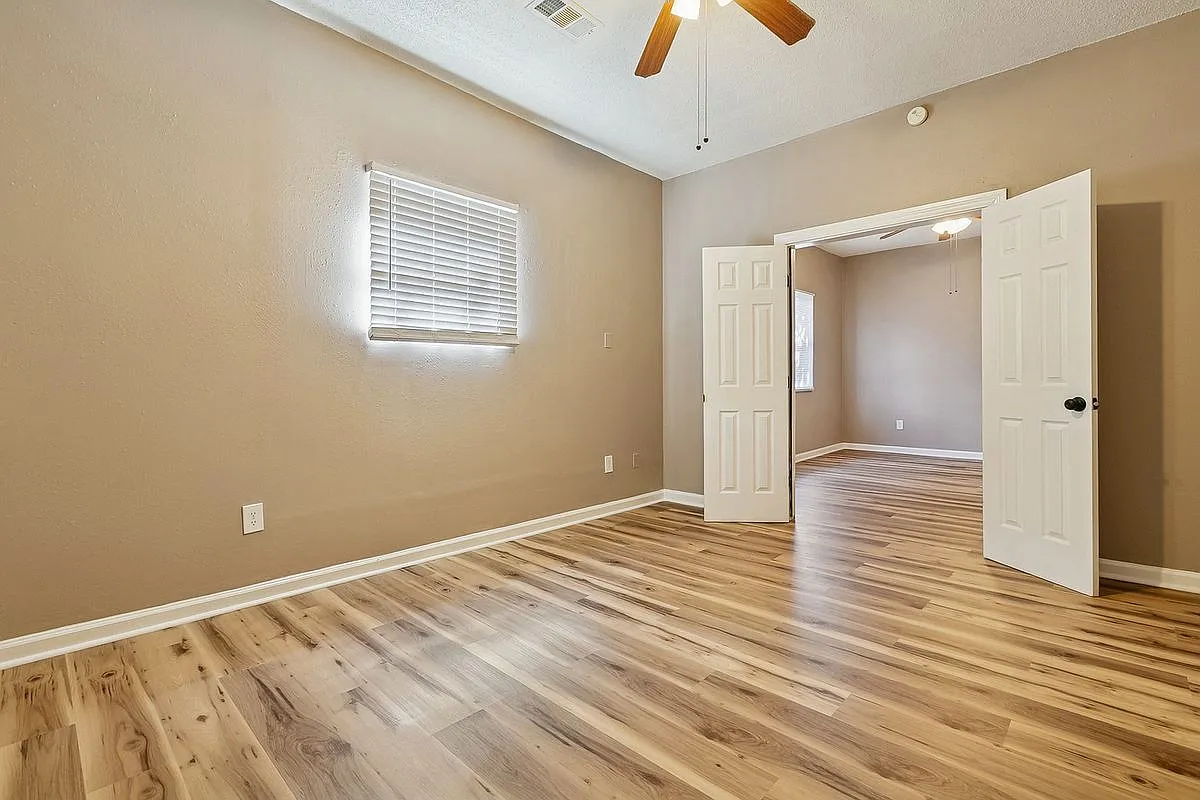 4 bed, 2.0 bath, 1208 sqft, $2,100 — Photo 3