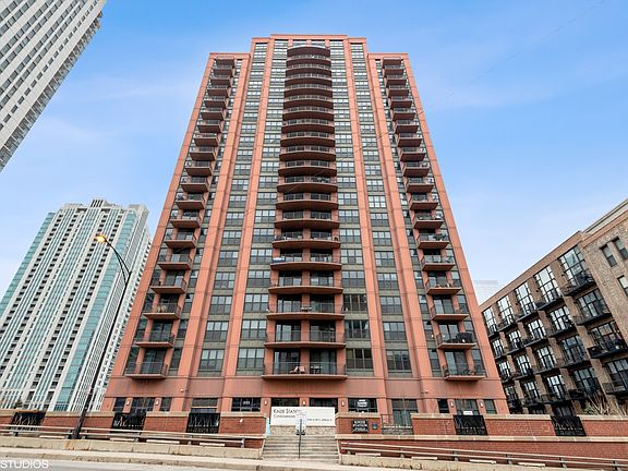 2nd image of 330 N Jefferson St APT 1807