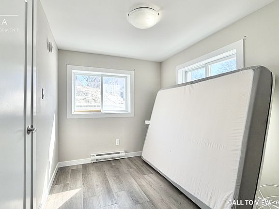 4th image of 142 Brock St #2