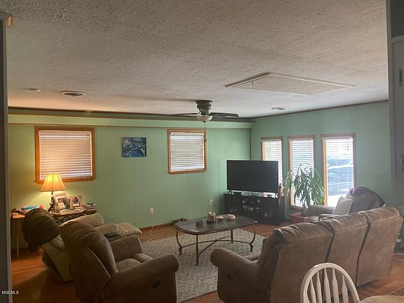 5th image of 4703 Robinhood Dr