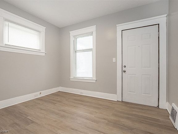 3rd image of 5614 Drake Ave