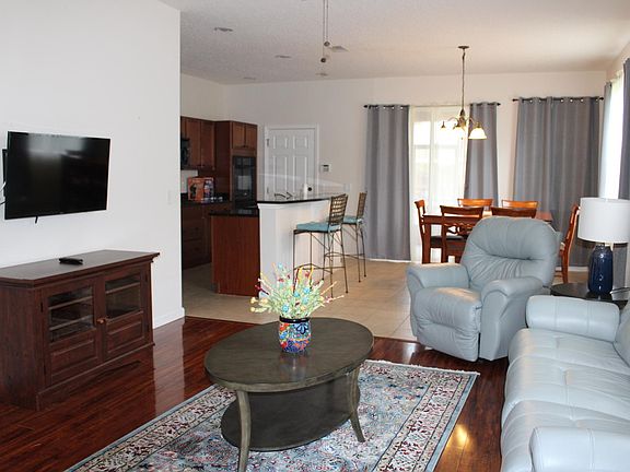 3rd image of 3323 Medici Blvd