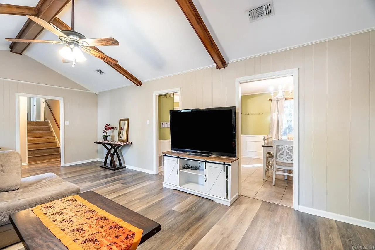 3 bed, $1,527 — Photo 3
