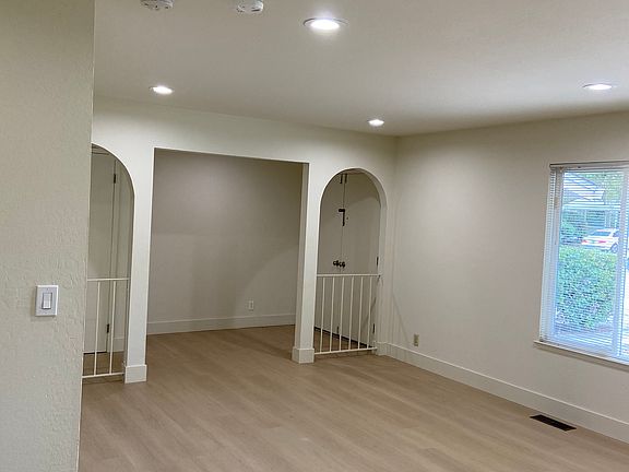 3rd image of 152 Caymus Ct