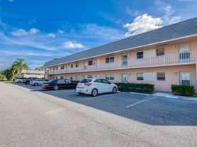 18081 SE Country Club Dr