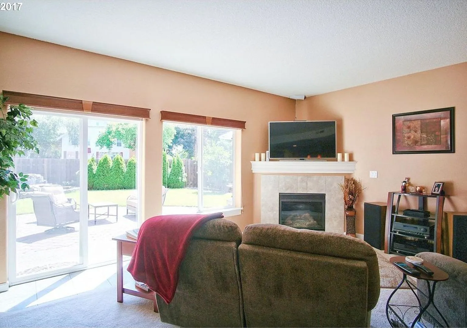 Excellent Location ! Nice Townhome with large fenced backyard. Close to shops, Walkscore is 70 ! — Photo 3