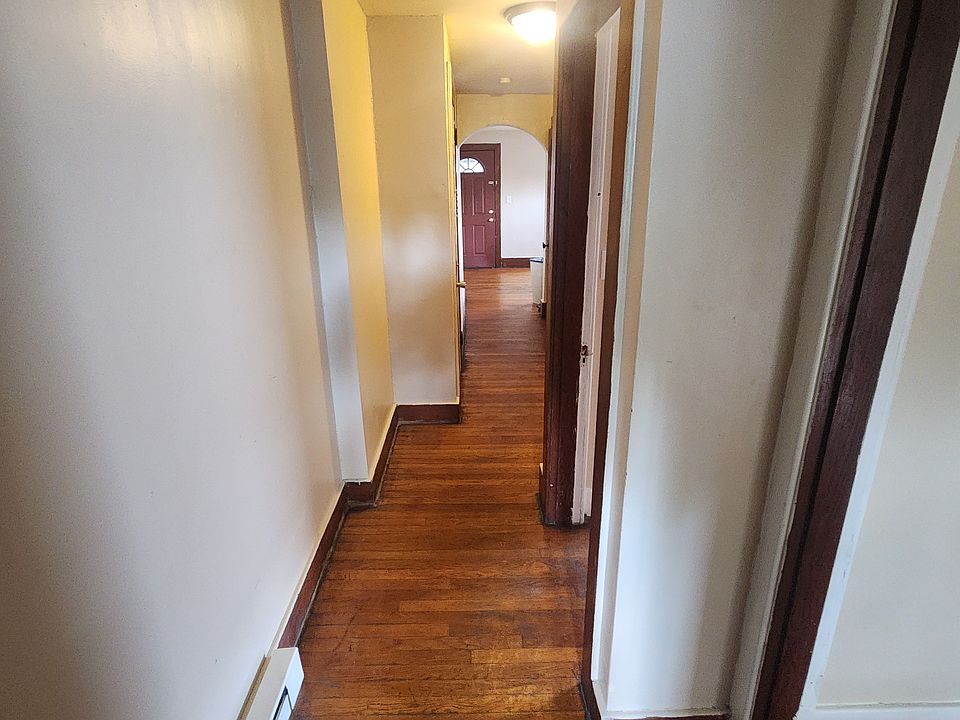 1st image of 3207 1/2 N Main St