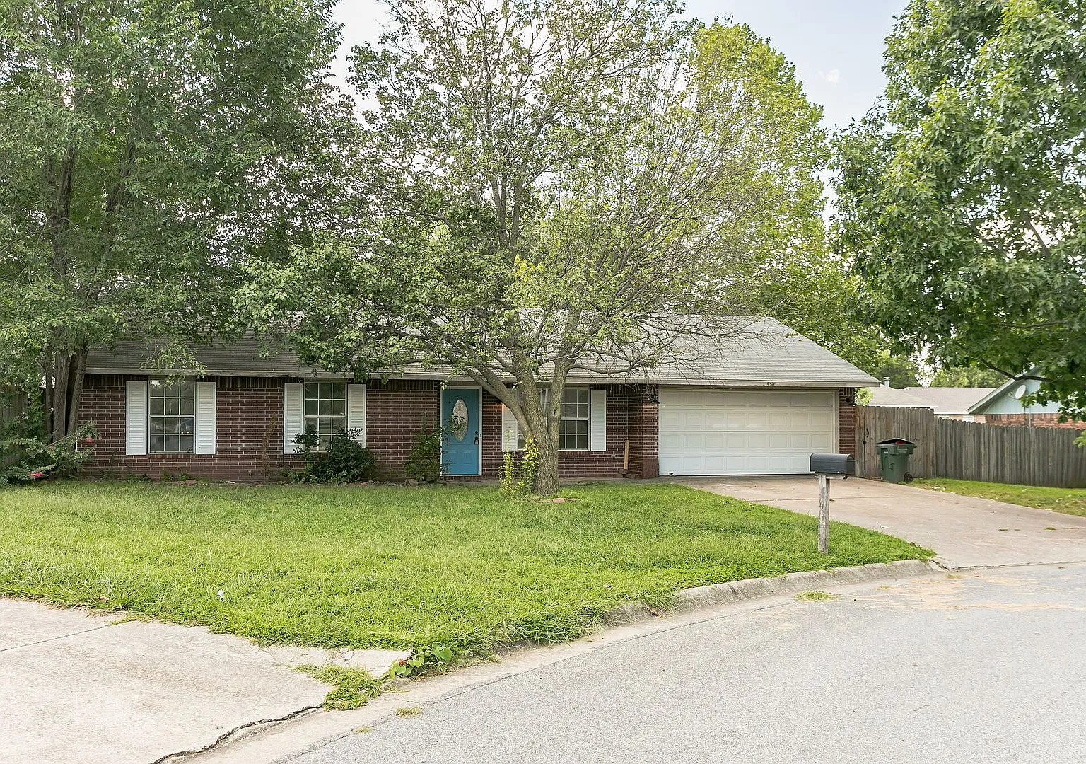 Ready for move in this November! Beautifully Renovated 3/2 Home for Rent. — Photo 2