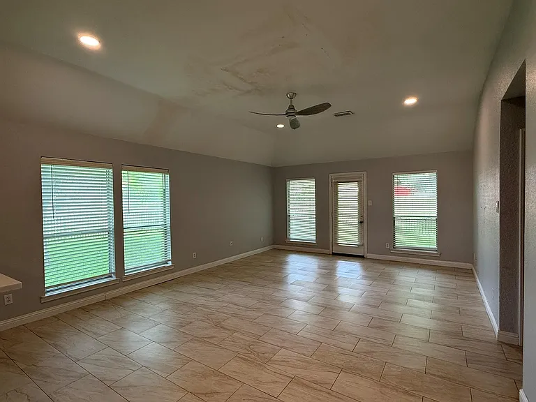 5525 Main St — Photo 7