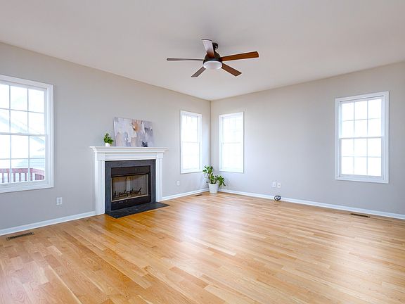 3rd image of 115 Chancellors Ridge Dr